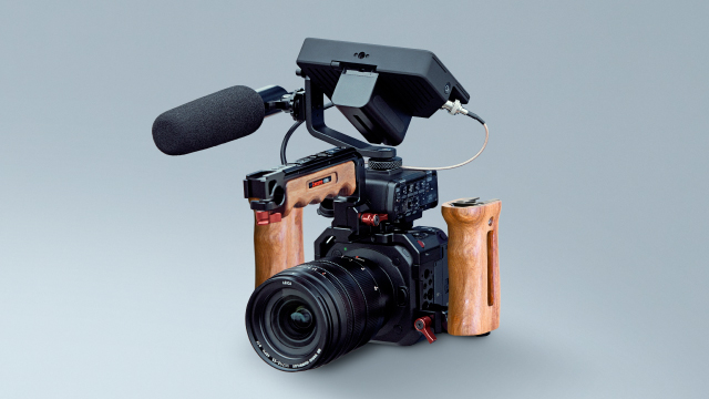 Documentary (rig + shotgun microphone + monitor)